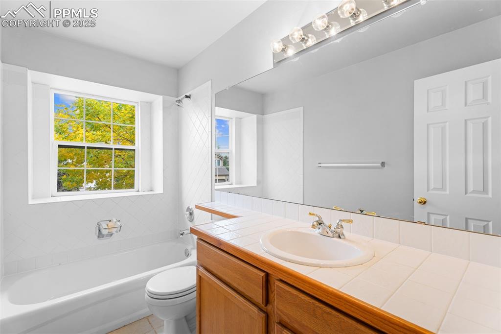 Image 27 of 49: Bathroom