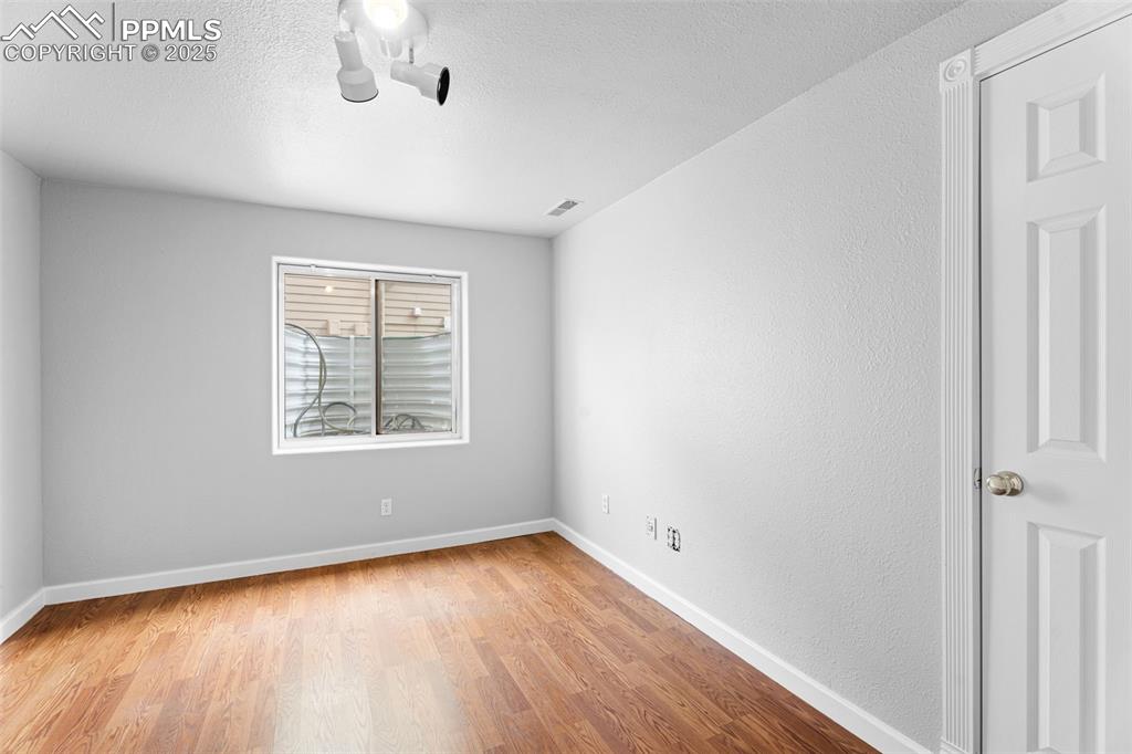 Image 31 of 49: Bedroom