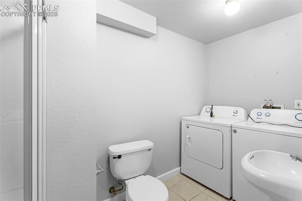 Image 35 of 49: Bathroom