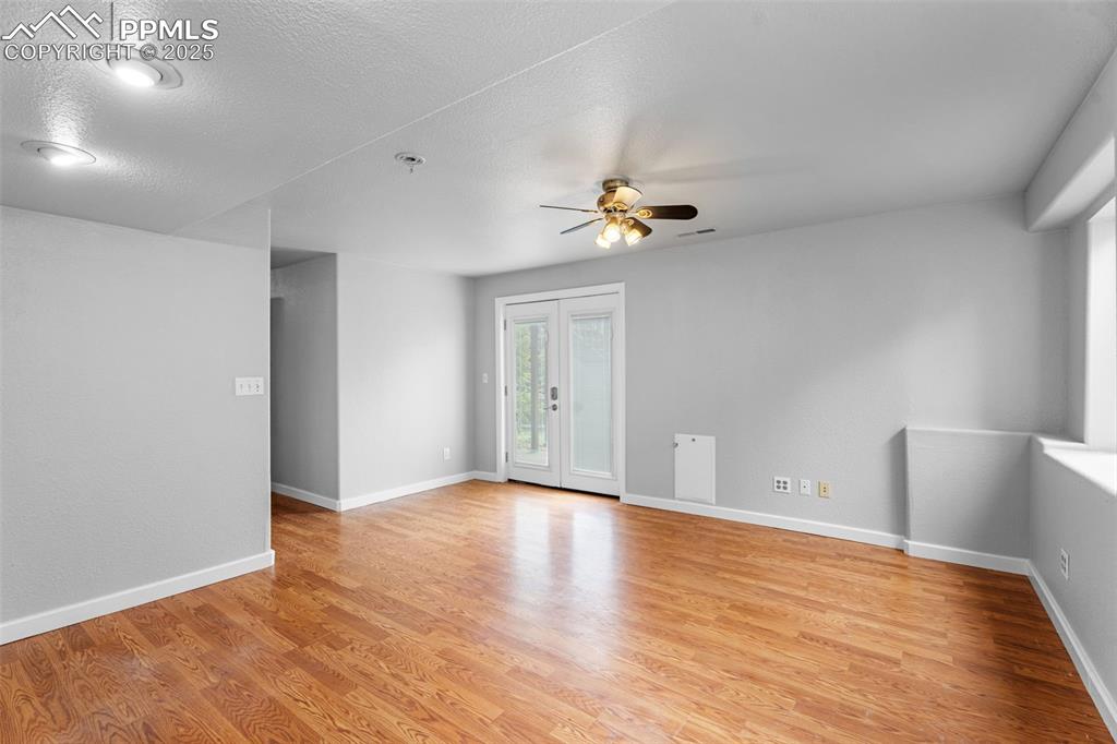 Image 37 of 49: Bonus Room