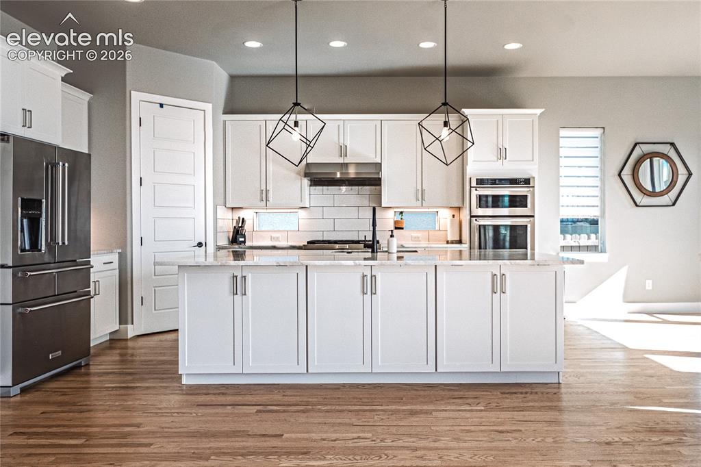 Image 11 of 48: Kitchen