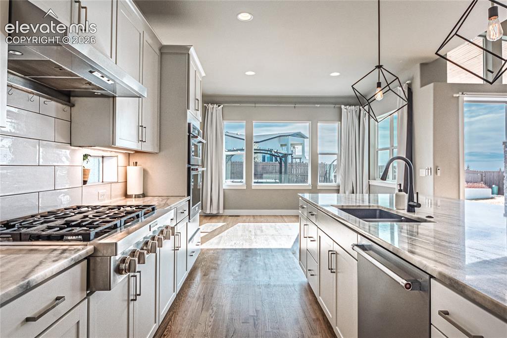 Image 13 of 48: Kitchen