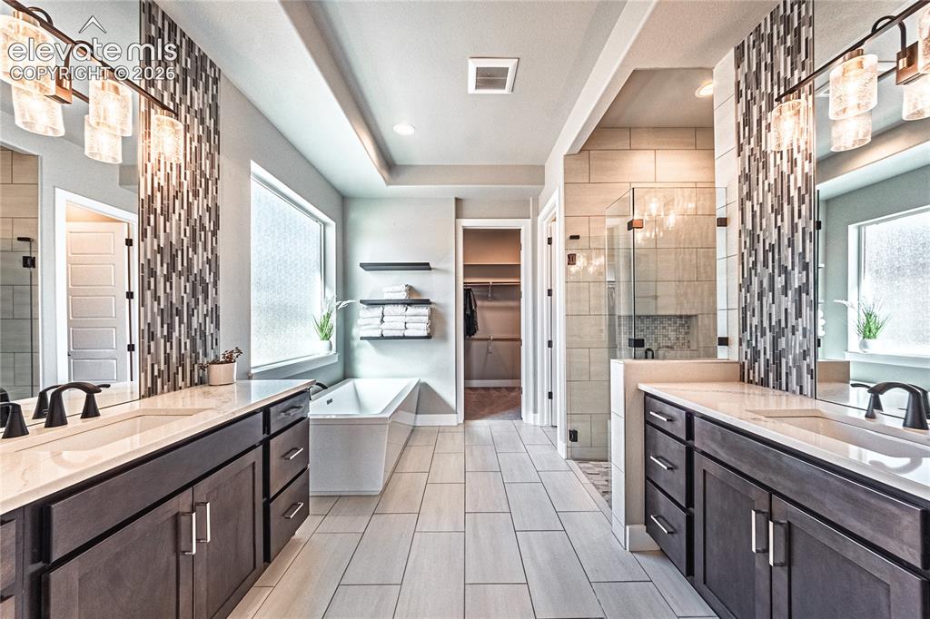 Image 19 of 48: Bathroom