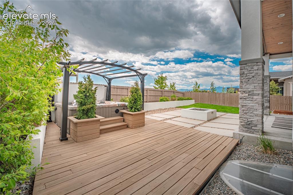 Image 42 of 48: Deck