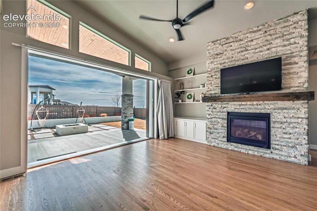 Image 7 of 48: Living Room