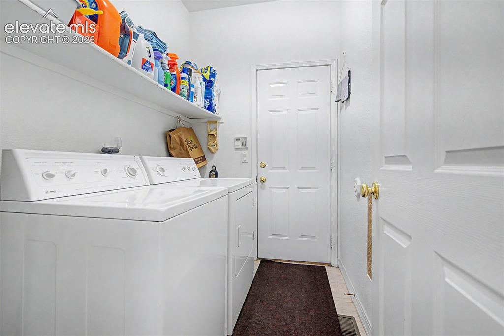 Image 19 of 49: Kitchen
