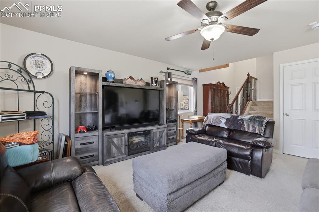 Image 10 of 31: Living Room