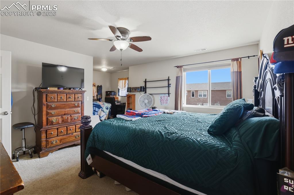 Image 13 of 31: Bedroom