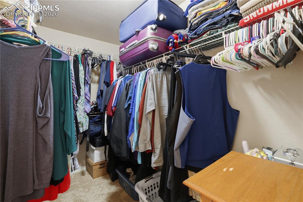 Image 17 of 31: Closet