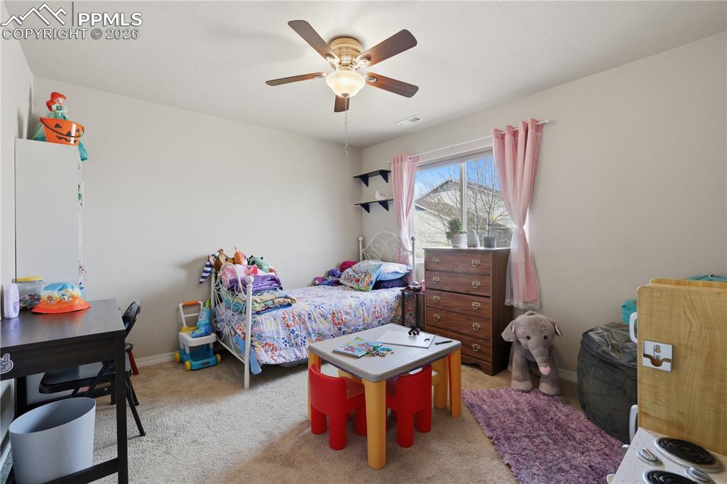 Image 18 of 31: Bedroom