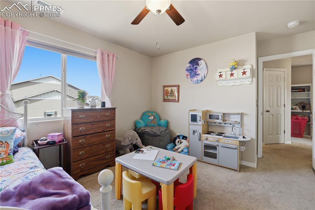 Image 19 of 31: Bedroom