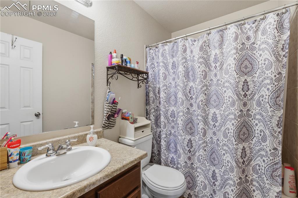 Image 20 of 31: Bathroom