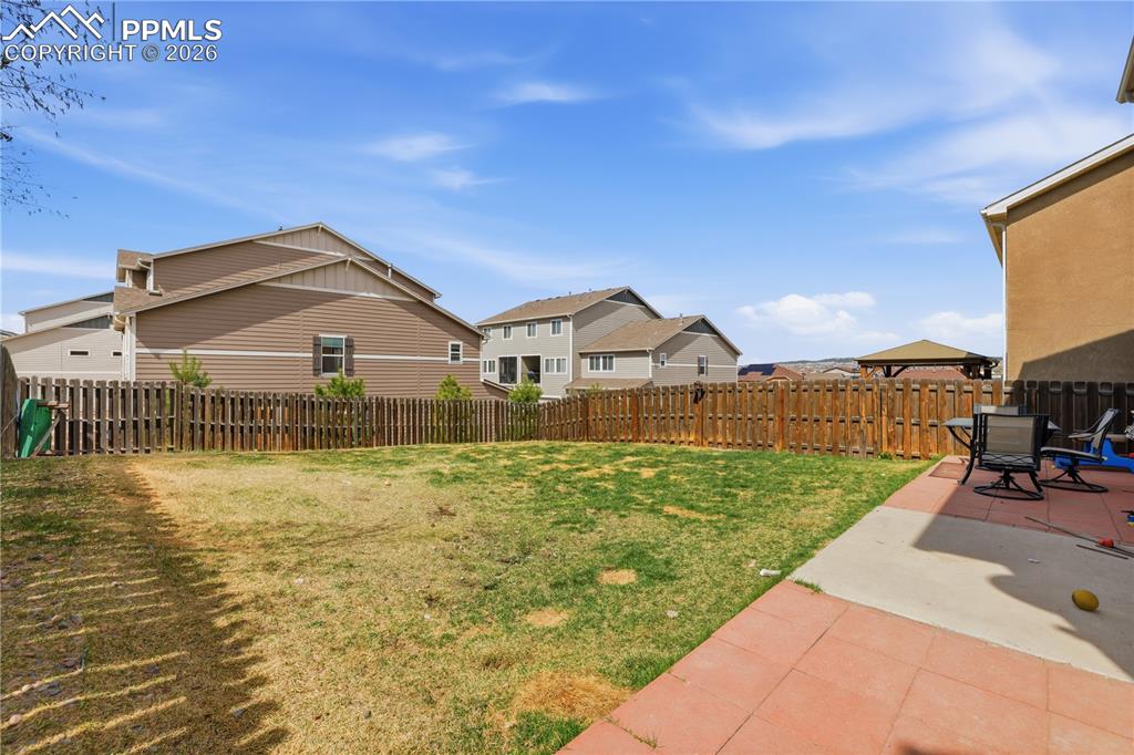 Image 23 of 31: Yard