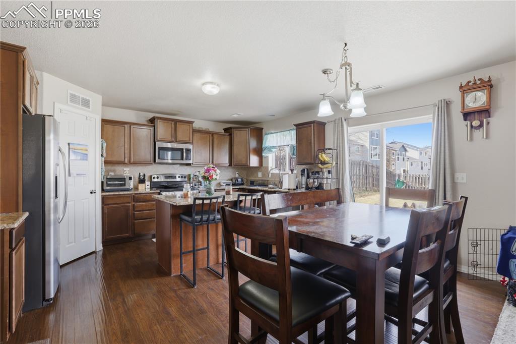 Image 5 of 31: Dining Area