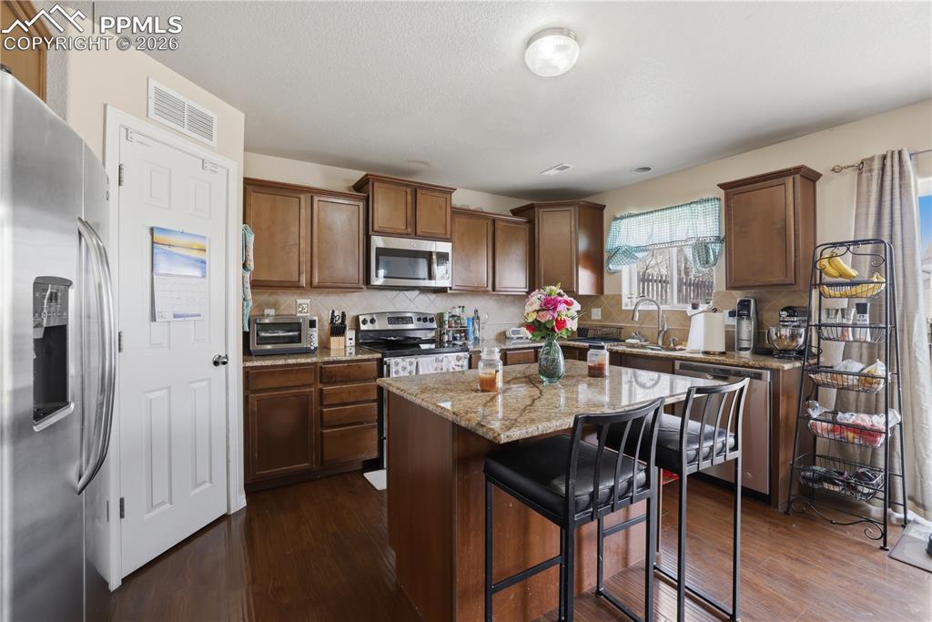 Image 6 of 31: Kitchen