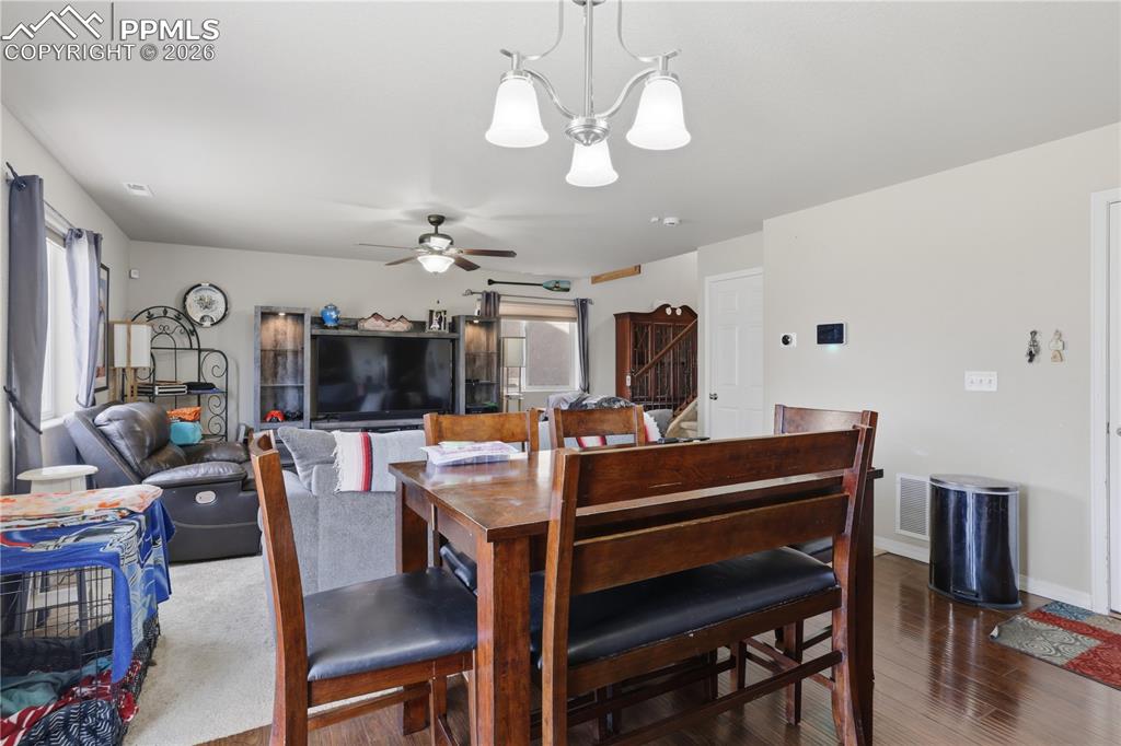 Image 9 of 31: Dining Area