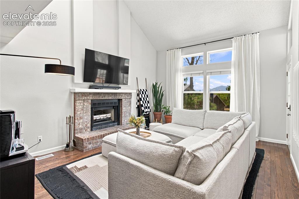 Image 15 of 50: Living Room