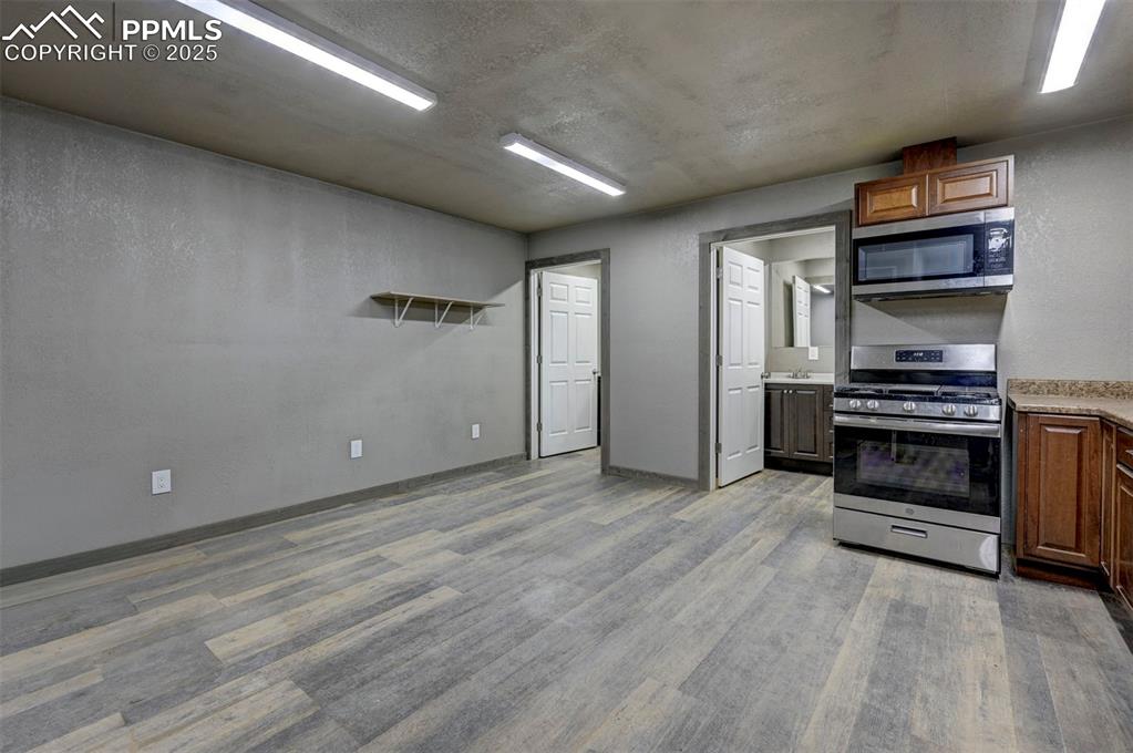 Image 17 of 50: Interior of Shop