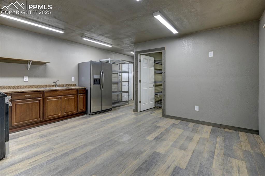 Image 20 of 50: Interior of Shop