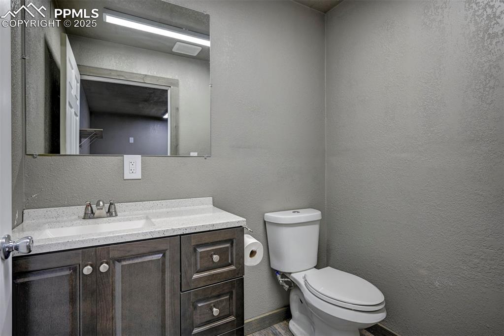 Image 22 of 50: Interior of Shop