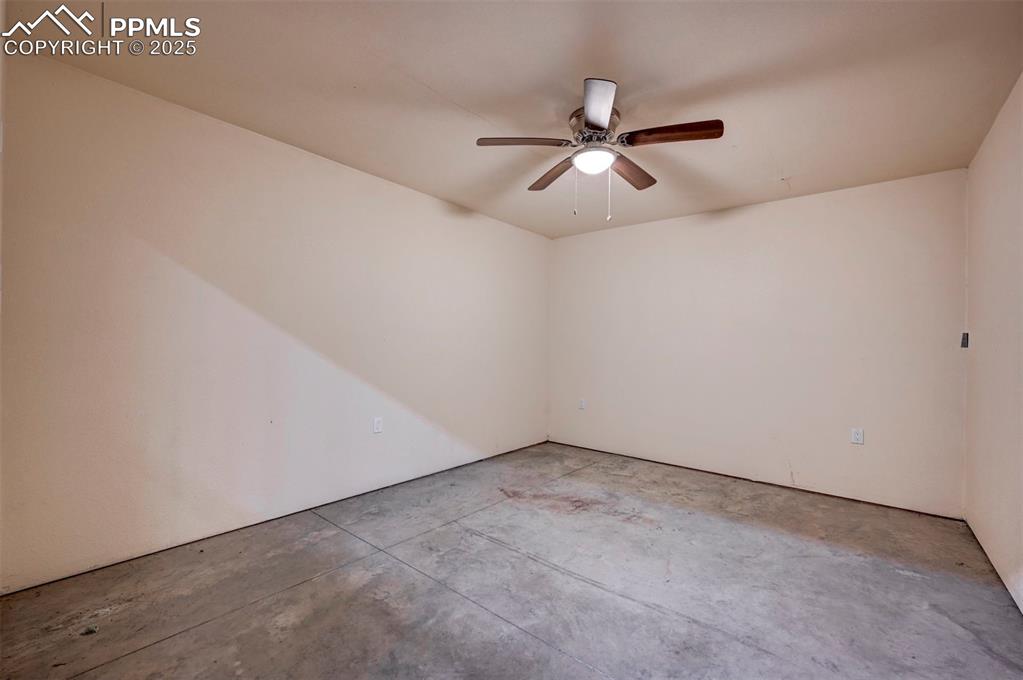 Image 27 of 50: Interior of Shop