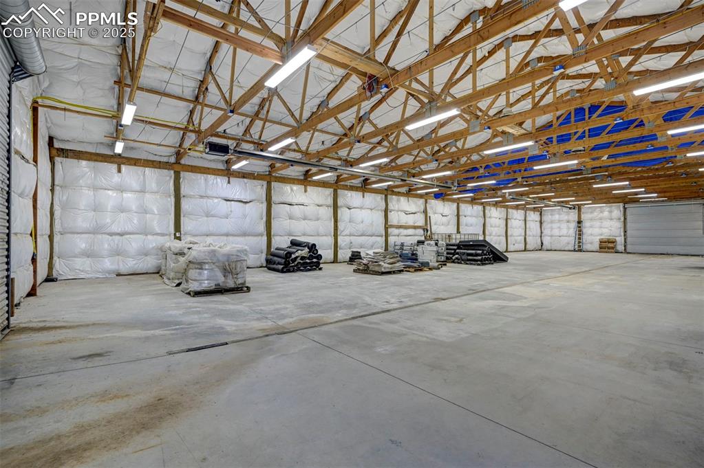 Image 32 of 50: Shop