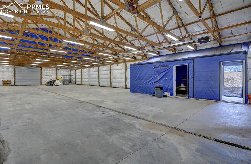 Image 33 of 50: Shop