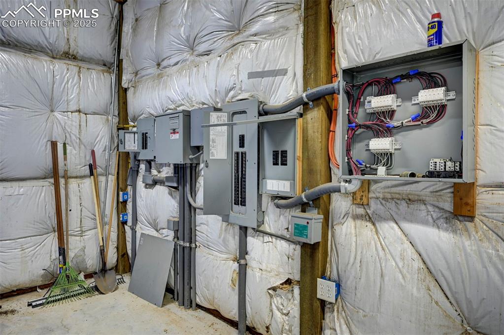 Image 34 of 50: Shop