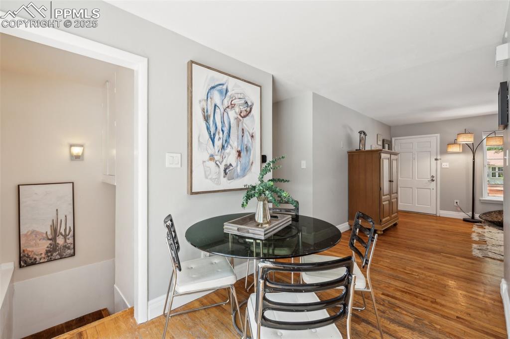 Image 13 of 40: Dining Area