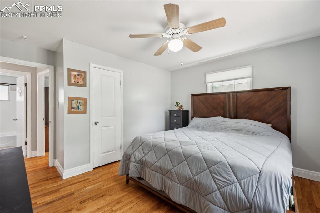 Image 17 of 40: Bedroom
