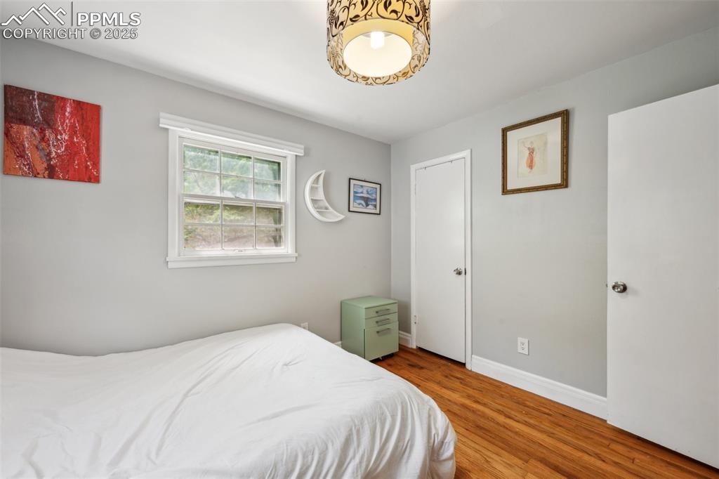 Image 19 of 40: Bedroom