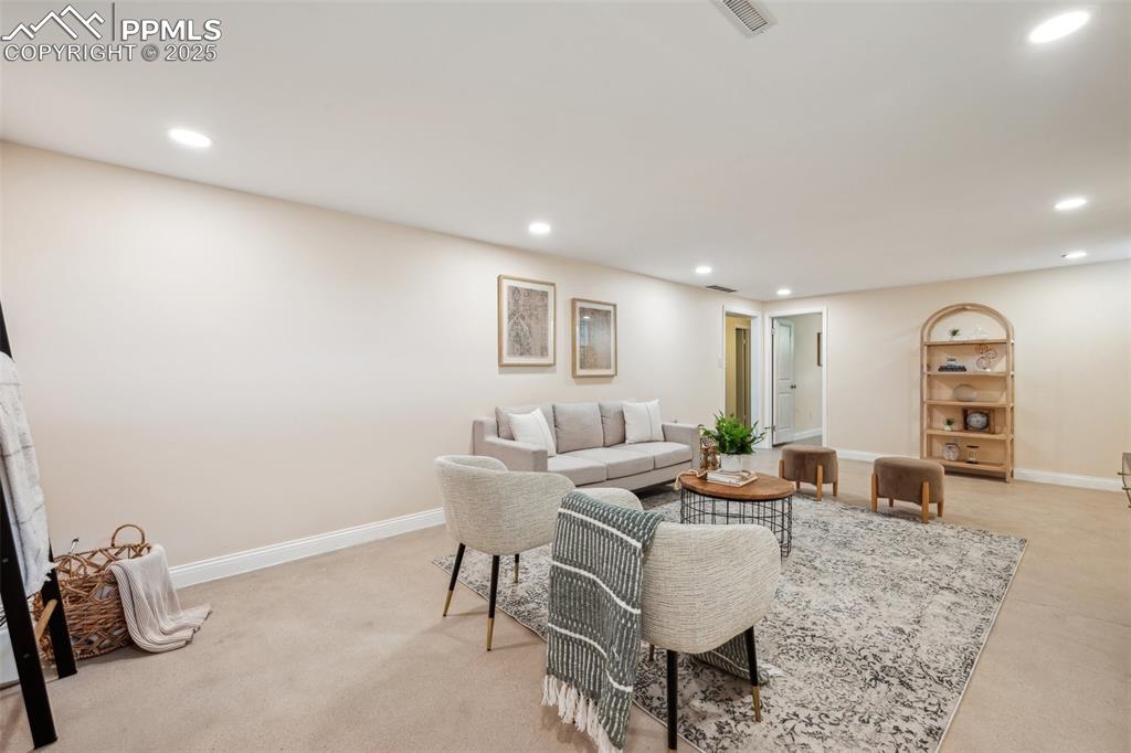 Image 23 of 40: Family Room
