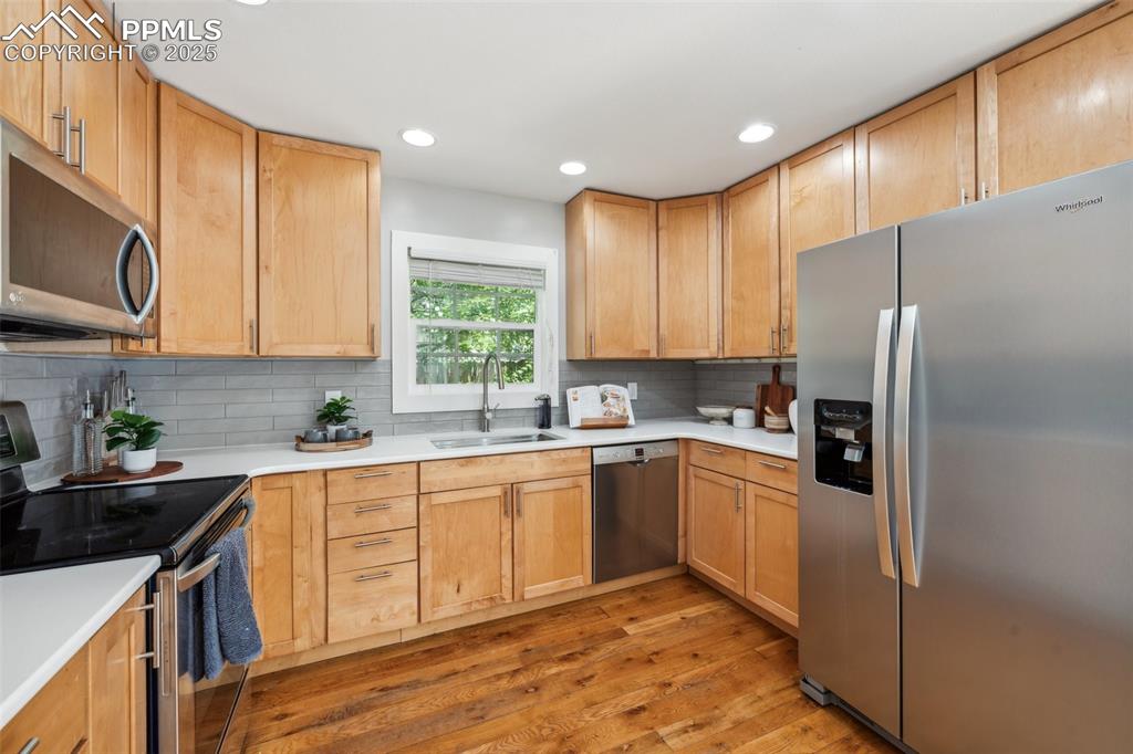 Image 9 of 40: Kitchen