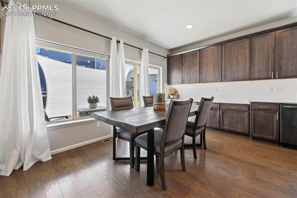 Image 13 of 48: Dining Area