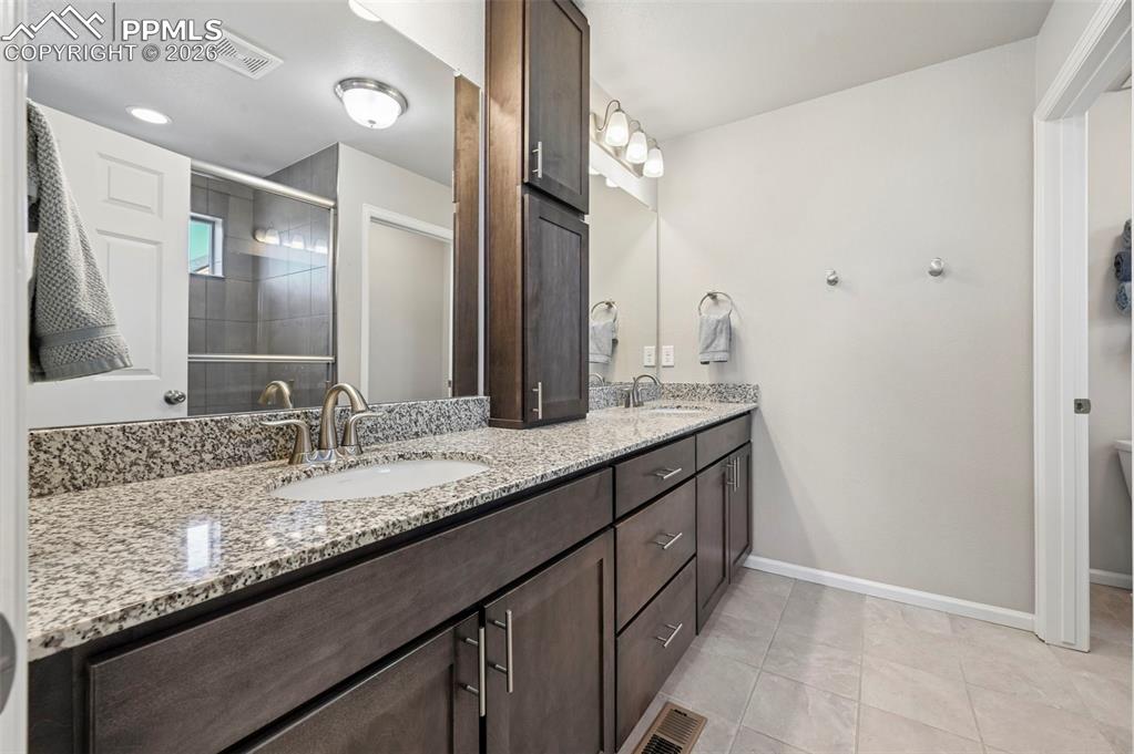 Image 24 of 48: Bathroom