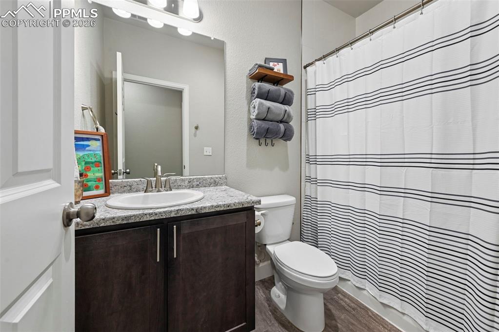 Image 35 of 48: Bathroom