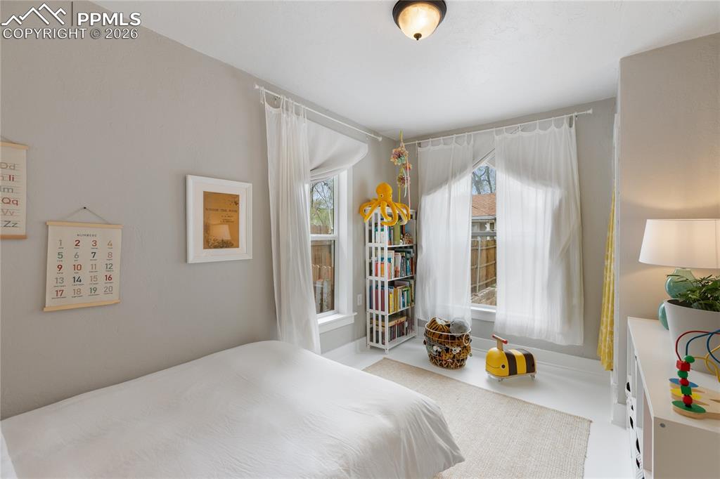 Image 16 of 32: Bedroom