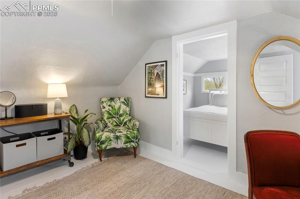 Image 20 of 32: Sitting Room