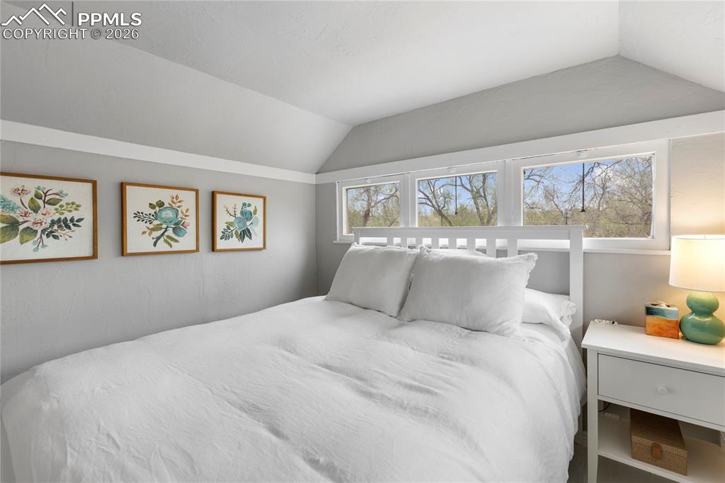 Image 24 of 32: Bedroom