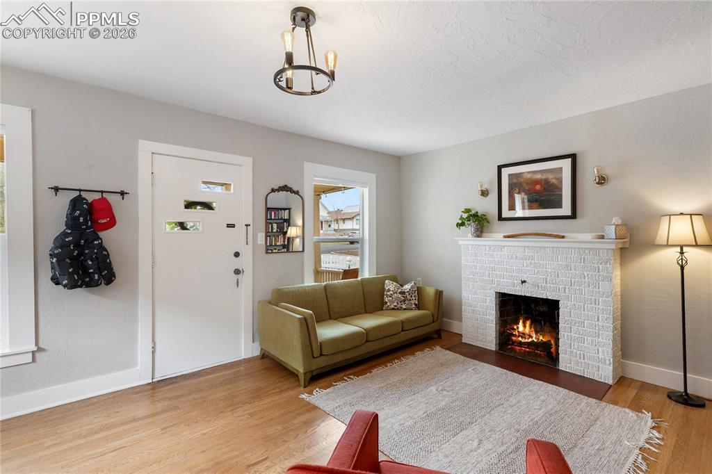 Image 3 of 32: Living Room