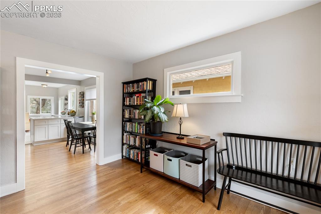 Image 5 of 32: Sitting Room