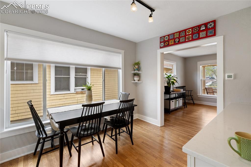 Image 8 of 32: Dining Area