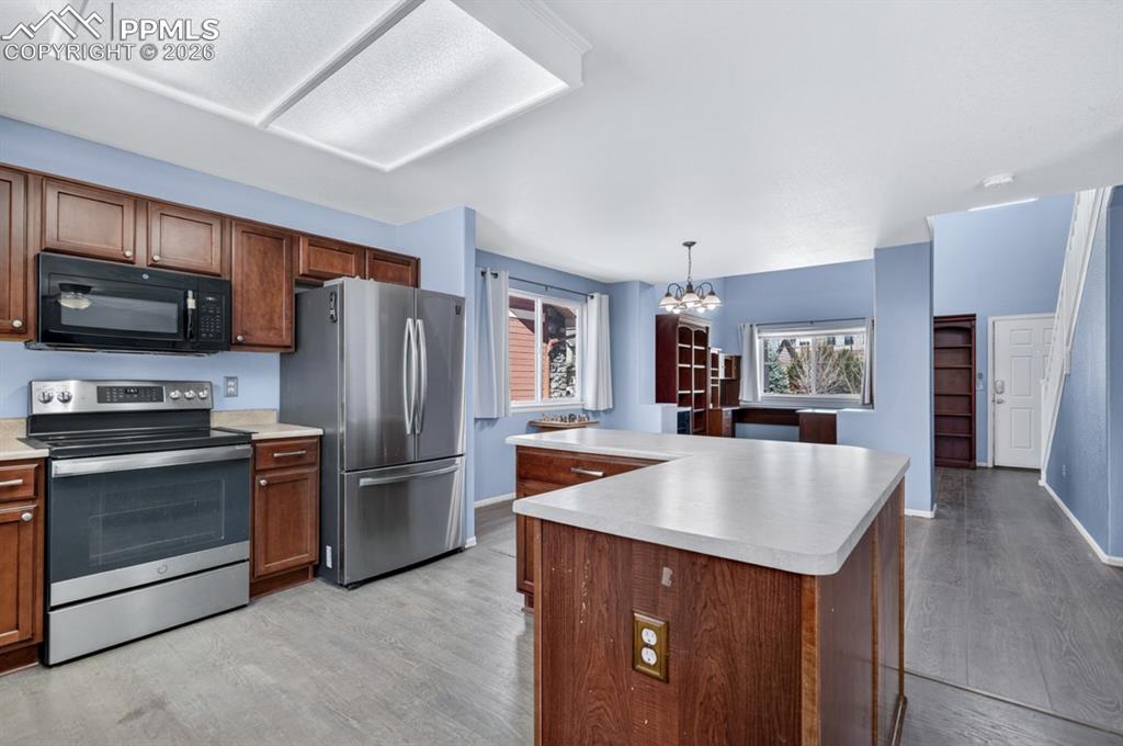 Image 12 of 49: Kitchen