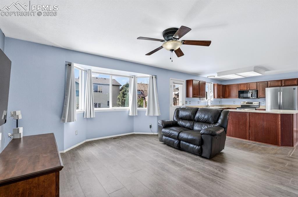 Image 19 of 49: Living Room