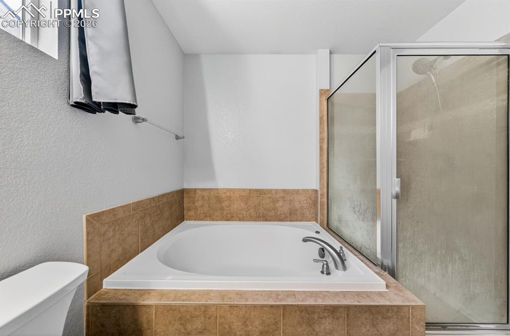 Image 29 of 49: Bathroom