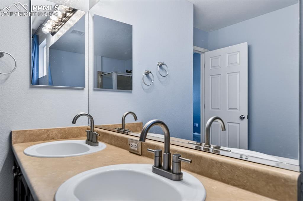 Image 30 of 49: Bathroom