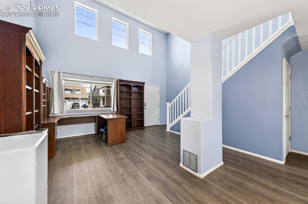 Image 4 of 49: Office