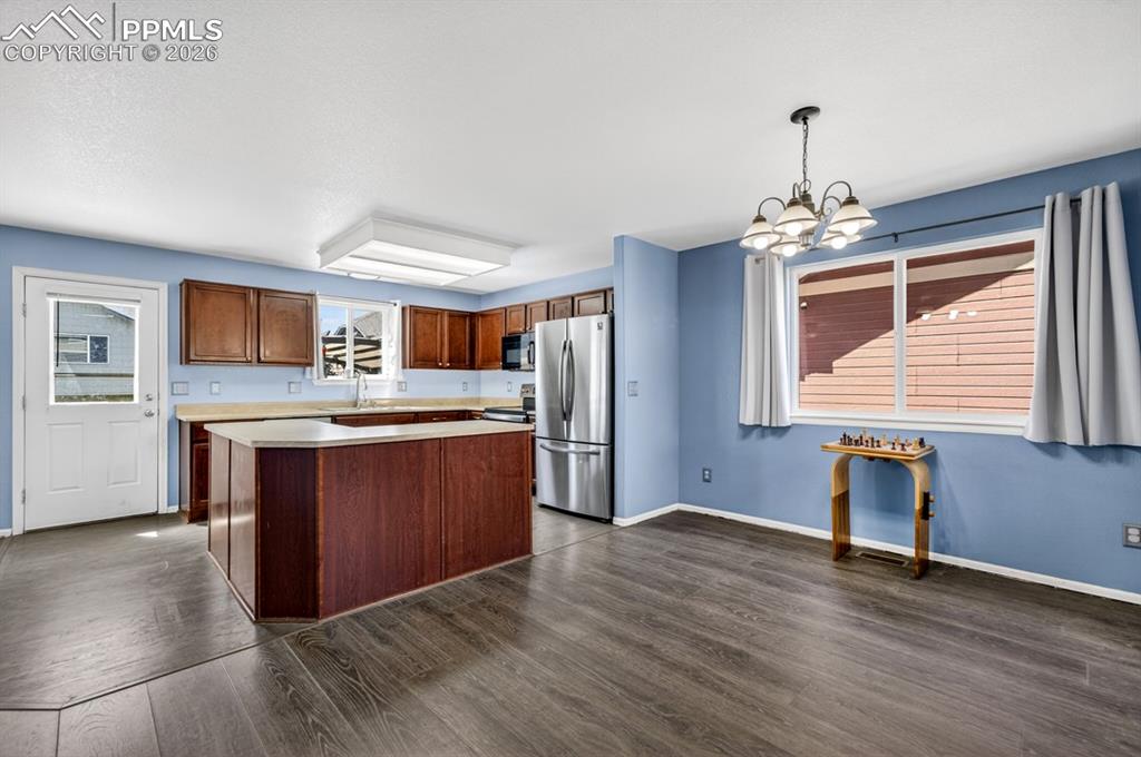 Image 8 of 49: Kitchen