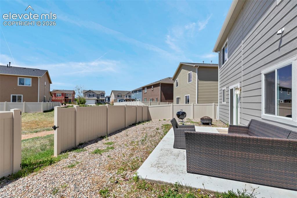 Image 23 of 48: Yard