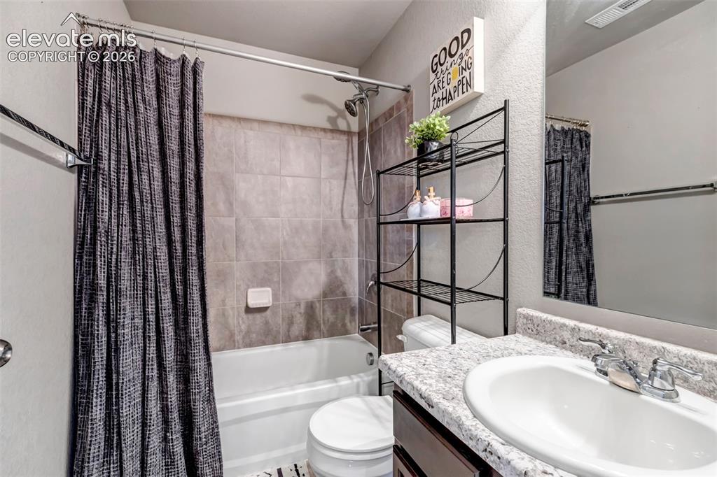 Image 36 of 48: Bathroom